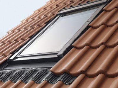 VELUX Střešní okno GLL 1061 - dřevo